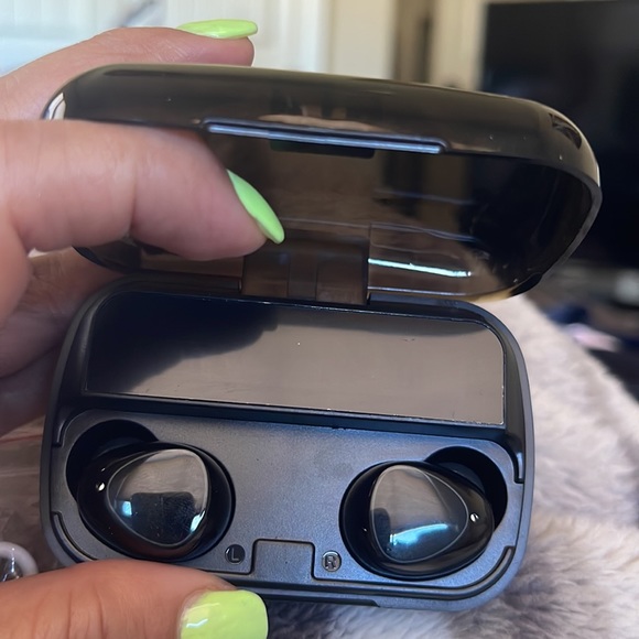 BT wireless earbuds - Picture 2 of 6